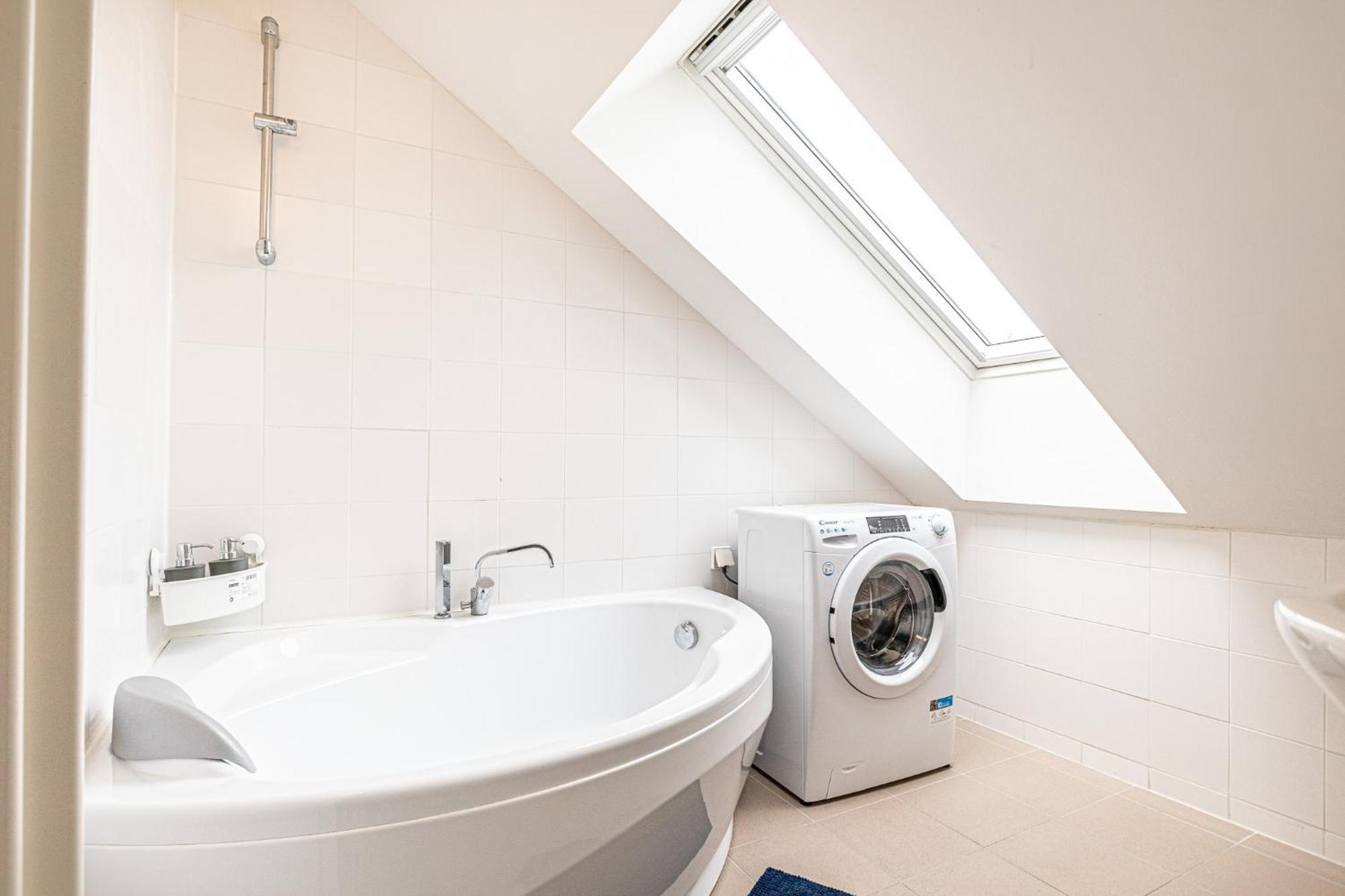 Airy Attic Apt.: Stylish Studio At Penzing Area فيينا المظهر الخارجي الصورة